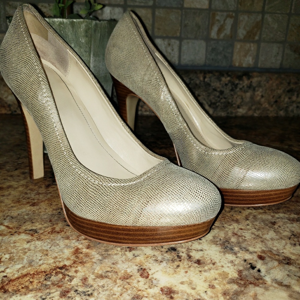 Calvin Klein size 7.5 Gold Pumps